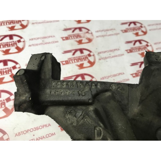 Уплотнитель под жабо правый Citroen Berlingo 2008-2018 9681316580
